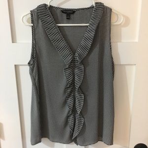 Banana republic black and white sleeveless blouse